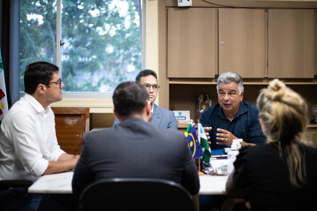 REUNIÃO COM DELEGADOS DA POLÍCIA CIVIL DEFINE ESTRATÉGIAS PARA FORTALECER SEGURANÇA PÚBLICA EM CAMARAGIBE